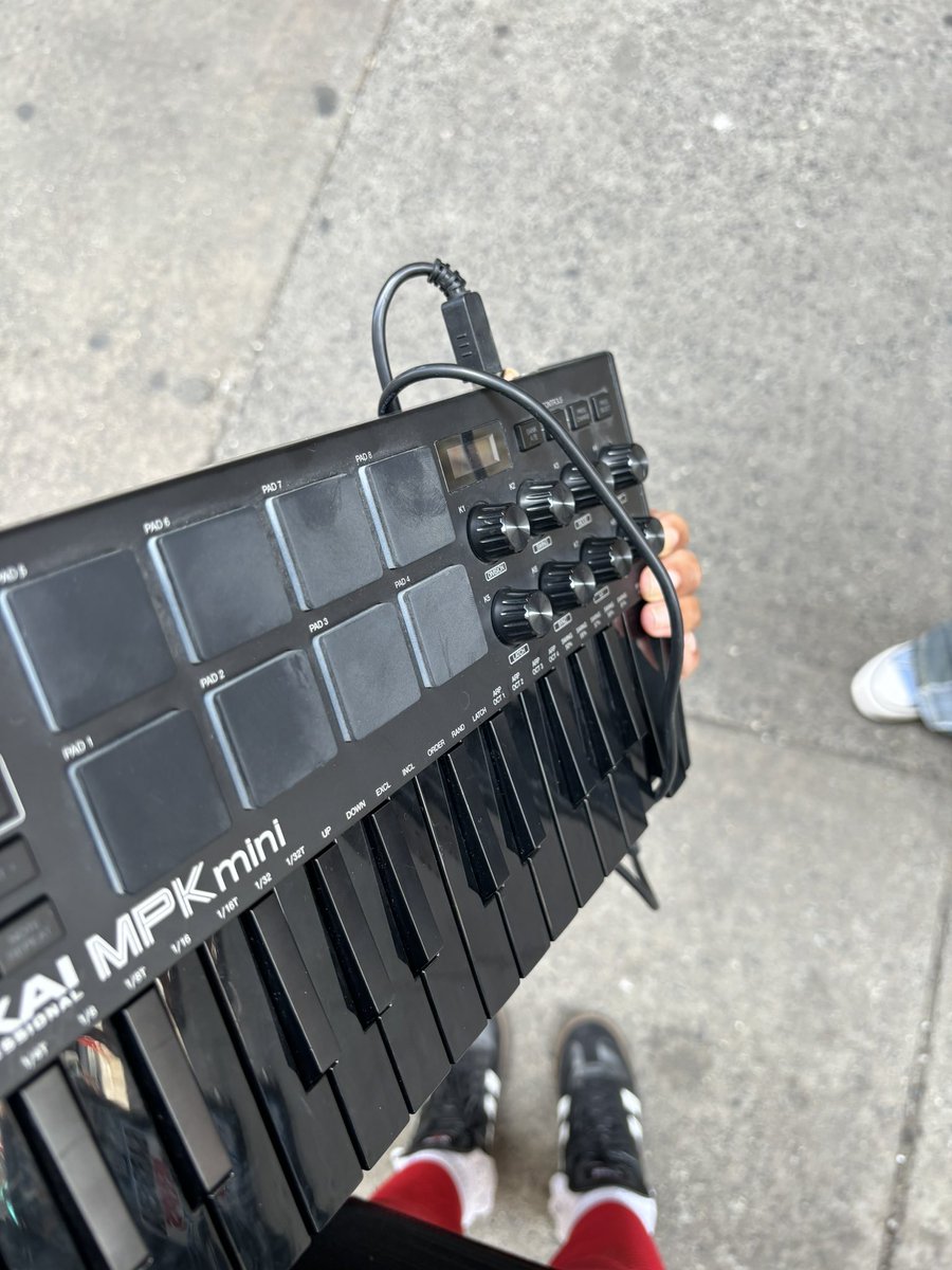 baby’s first midi 🖤