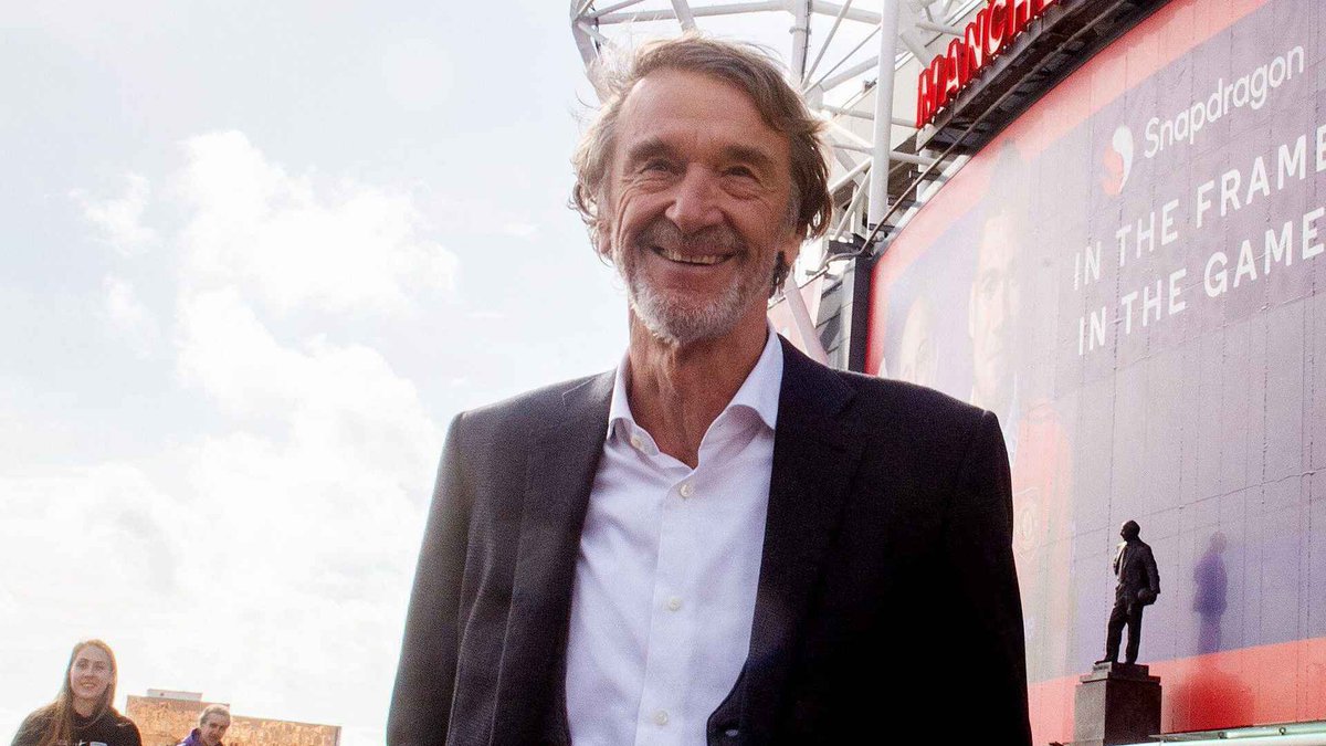 🚨 | Sir Jim Ratcliffe has ordered #mufc’s non-football staff back into their offices in Manchester and London to end the club's work-from-home culture. He wishes to bring United in line with INEOS’ policy of employees returning to their offices full-time. [@AdamCrafton_]