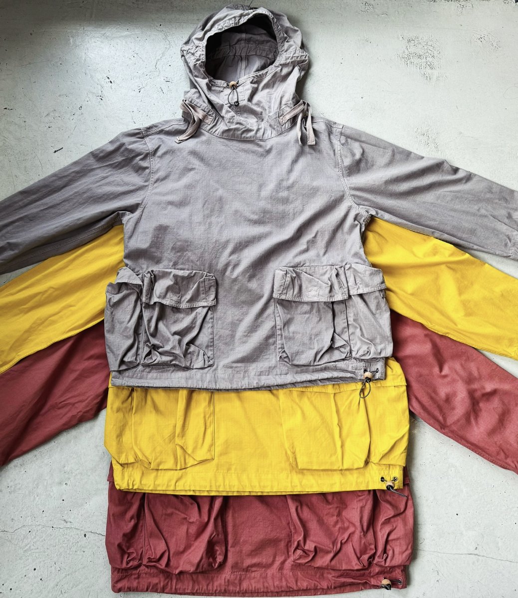 Hawker smock in cotton ripstop, garment dyed smoke grey, yellow & dusty pink. Contact: info@hawkwoodmercantile.com #hawkwoodmercantile #hawkwood #menswear #outerwear #smock #smocks #jackets #jacket #coats #coat #garmentdyed #ripstop
