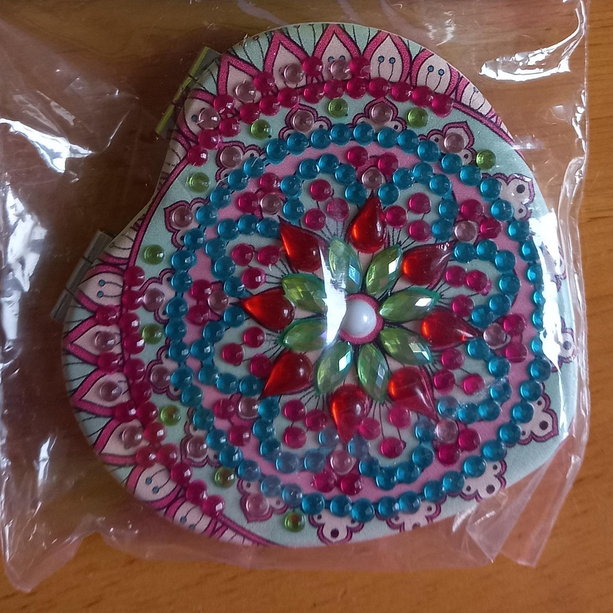 Handmade Compact Mirror 
ebay.co.uk/itm/1457537152… Sparkles in the light with the gen on it 
#handmade  #onlineshopping #SmallBusiness #handmadegift #MakeupAddict #notonthehighstreet #supportsmallbusiness