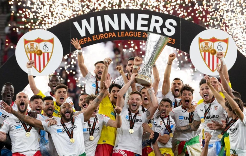 LaLigaenDirecto's tweet photo. Comienza mayo y, con él, el mes del @SevillaFC. Volverán las grandes noches europeas de mayo...

10/05 > aniversario 1ª UEFA 
14/05 > aniversario 3ª UEFA 
16/05 > aniversario 2ª UEFA 
18/05 > aniversario 5ª UEFA 
27/05 > aniversario 4ª UEFA
31/05 > aniversario 7ª UEFA https://t.co/2bZLRYEoIF