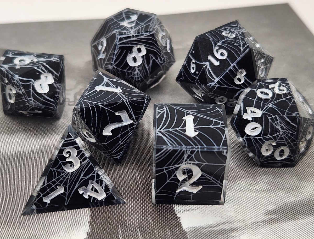 The Spider's Web Dice Set 🕷
#dnd #ttrpg #handmadedice #dice #dungeonsanddragons