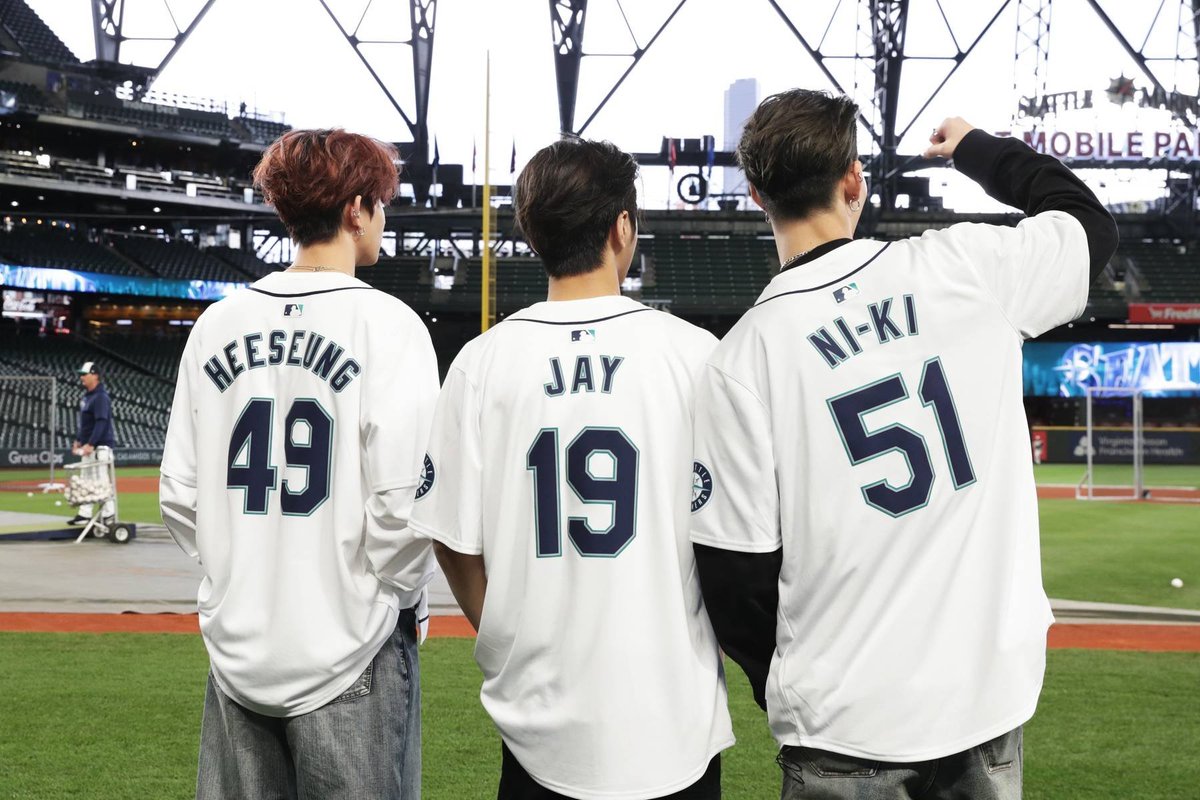 📷 [TIKTOK] 24.04.30 @/mlb Update TikTok with #HEESEUNG JAY and NI-KI ⚾ 🔗vm.tiktok.com/ZMMsk66HJ/ 'i should be there with them 💔 #baseball #enhypen #엔하이픈 #kpop' Don't forget to go to TIKTOK and leave your ❤️