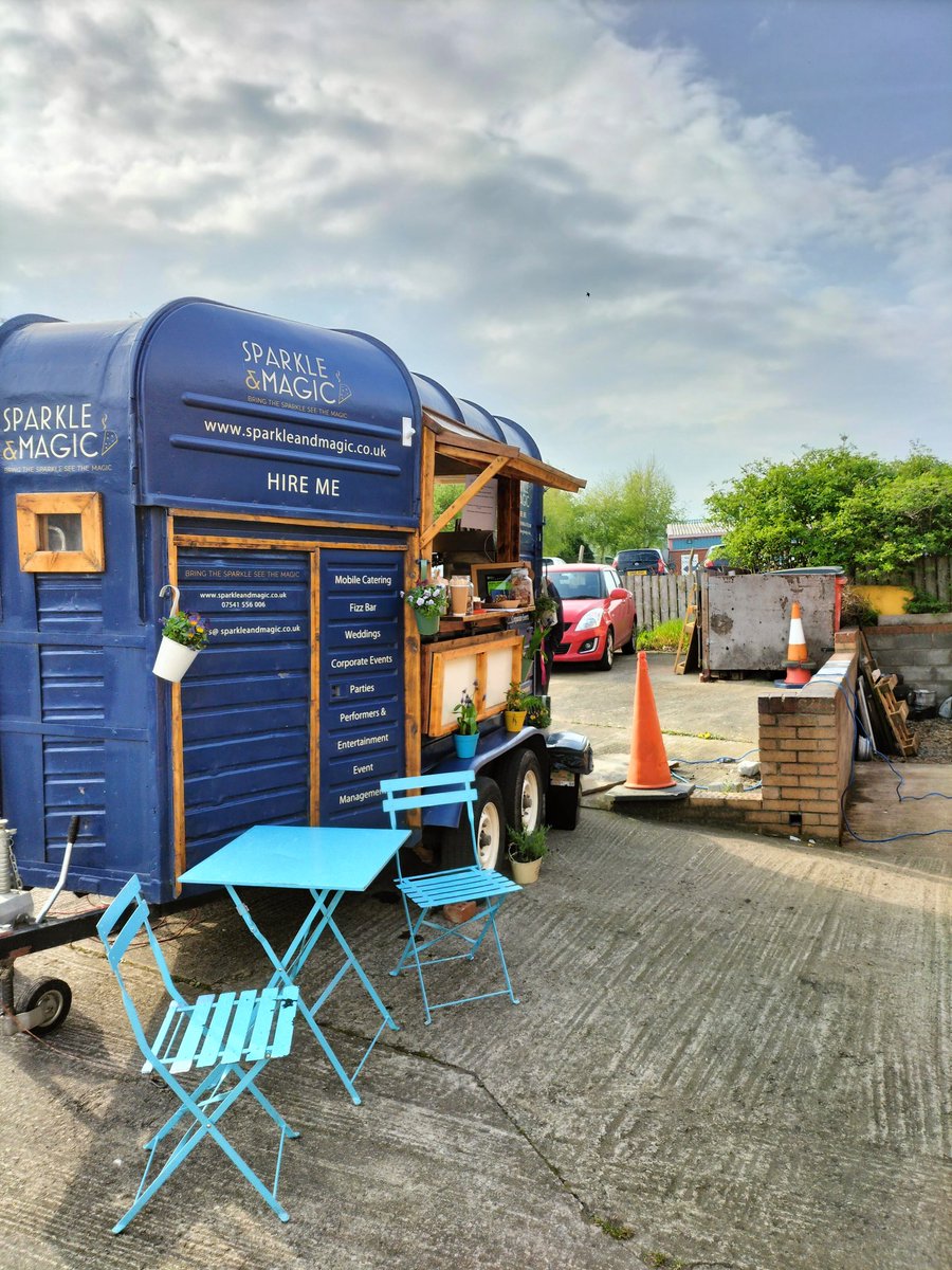 Another great turnout for the Yorkshire Dales Car club event , from #RBJTrailers to Hawes , amazing @FrazersCoffee #TrueTea , homemade cakes , Pizza, Chilli on return #classiccars #classyfood #MobilePizza