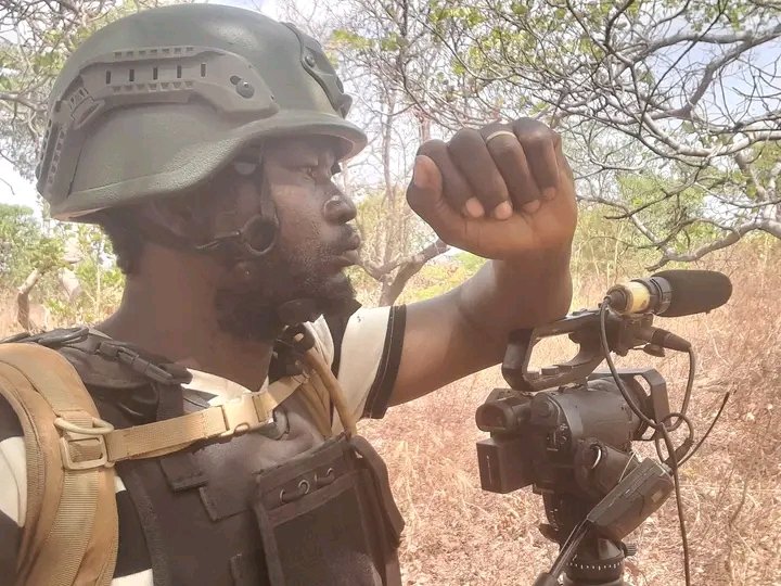 La lutte libère et le travail paye...! Bonne fête dans la paix ! On est très fier de toi Un journaliste déterminé Un journaliste qui va sur le terrain pour rapporter les vrais infos We Will Never give UP 💪💪💪🇧🇫