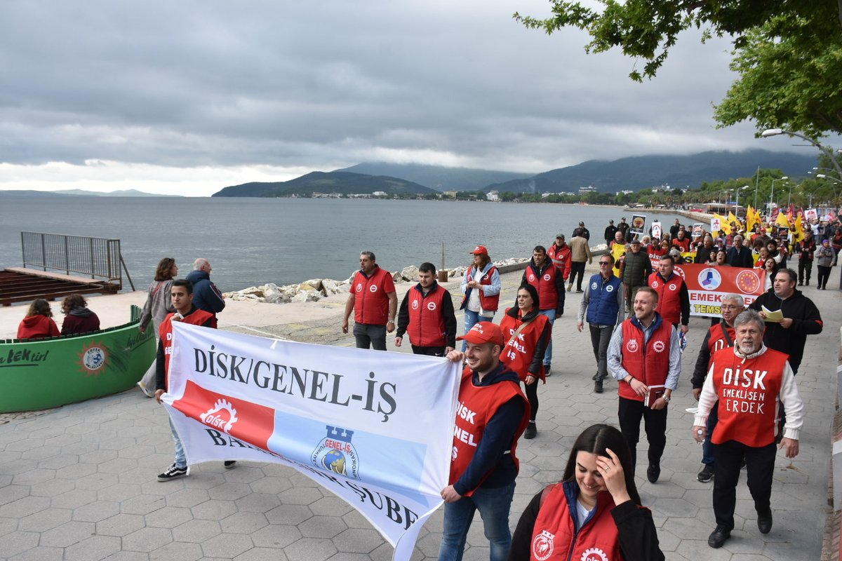 Erdek'te de 1 Mayıs'ı kutladık. Yaşasın İşçilerin Birliği Yaşasın 1 Mayıs Yaşasın DİSK, Yaşasın Genel-İş