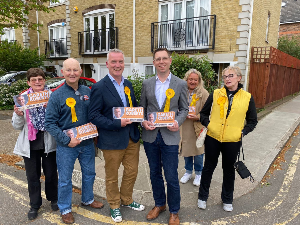 Fantastic response in East Sheen tonight - thanks very much to the @TRLibDems team who came out to remind people to vote.