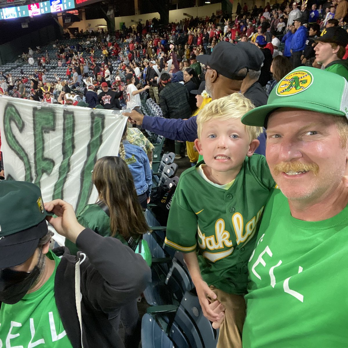 @MLB Never forgot the @mlb and @Athletics are ripping this team from its loyal fan base! #SELL #SELLtheTeam #FisherOut