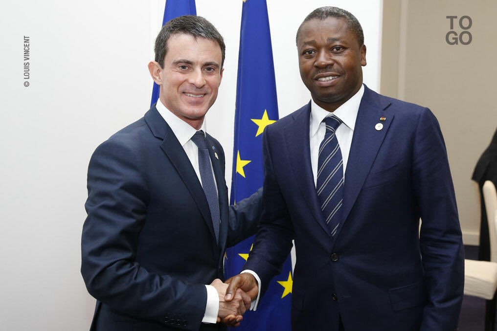 Alerte : Manuel Valls s’est trouvé un nouveau pays. Il vient de se recycler… en République démocratique du Congo ! Ce n’est pas un poisson d’avril. D’après les infos de @Africa_In_FR, l’ancien premier ministre français a pris la tête d’un obscur think-thank, fondé par des…