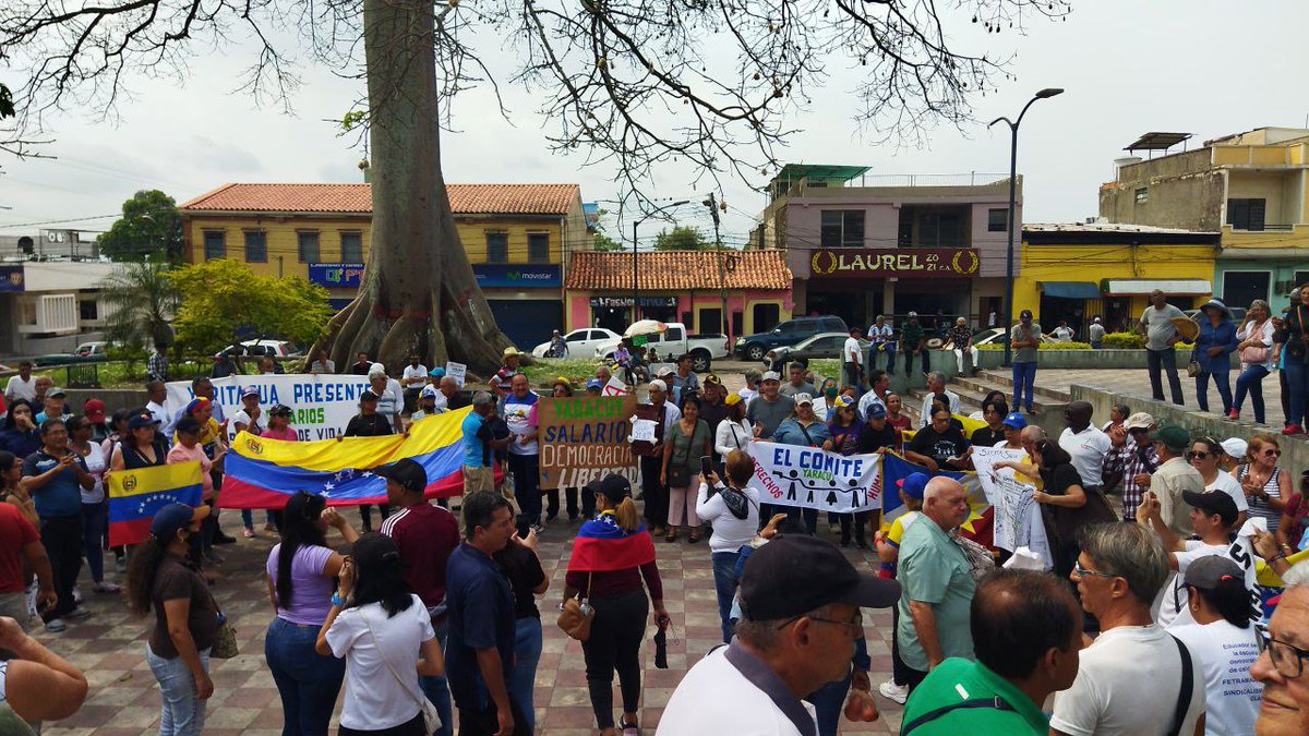 #1DeMayo | En #SanFelipe, Edo #Yaracuy los trabajadores se concentraron en la plaza José Joaquín Veroes para manifestar su descontento por los bajos ingresos salariales.

#SalarioMínimoConstitucional #SalarioDignoVzla