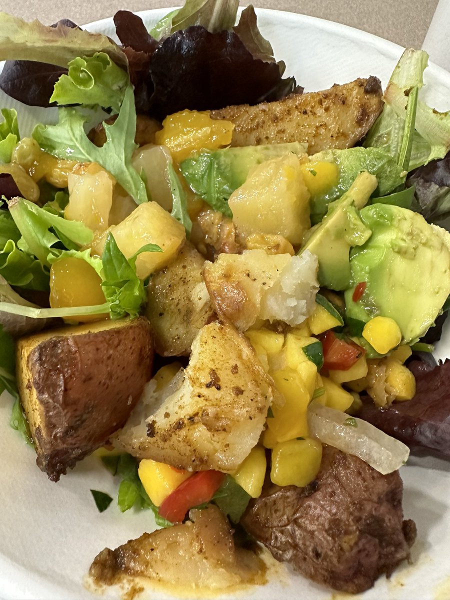 Meanwhile… the food in an Adventist hospital. @vegan_front (roasted potatoes, plaintains, curried chickpeas, salad and side of chocolate soymilk. #vegan