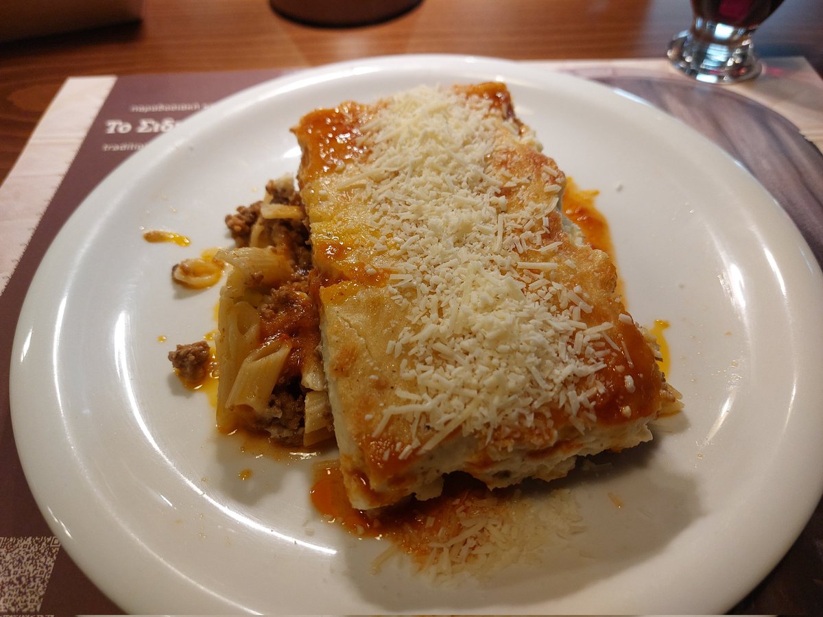 This taverna doesn't have a menu, you have to go to the kitchen and look at what the chef has made that day. I went for the Pastitsio because I'm a wimp.

#Greece #Crete #GreekFood @DeliciousLegacy