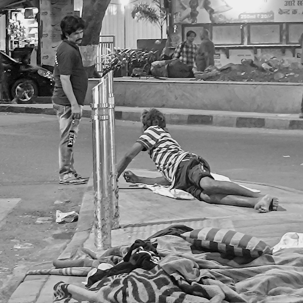 गुफ़्तगू ~ The Conversation.. 📸 📸 📸
#Photo #photography #photos  #photographylife #photographylovers #shotinindia #perspective #Street #streetlife #streetstyle #streetphotography #Photography #Mumbai #AamchiMumbai #India #IncredibleIndia #EchoesOfIndia #peopleofindia