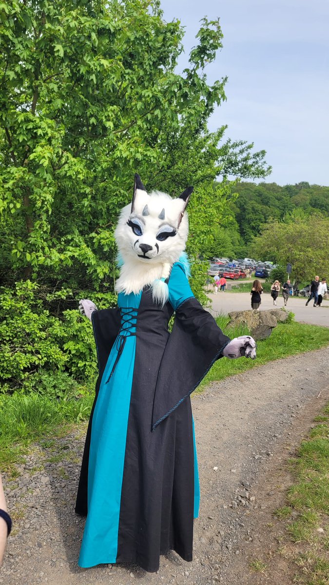was at a medievalmarket at a castle today and i got to suit the 1. time with the new #fursuit. for now its just a part, im working on it. i think the outfit suits her well. i really did not exect it to turn out this well and i am honestly very proud of myself. #FursuitEveryday