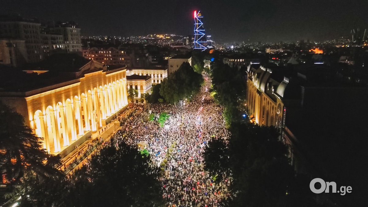 This is Rustaveli right now, thanks on.ge for the drone pic. Tens of thousands are again out there. Using police force against this amount of people would be tough. Police left all parliament entrances (for now at least). Our live: oc-media.org/georgias-forei…