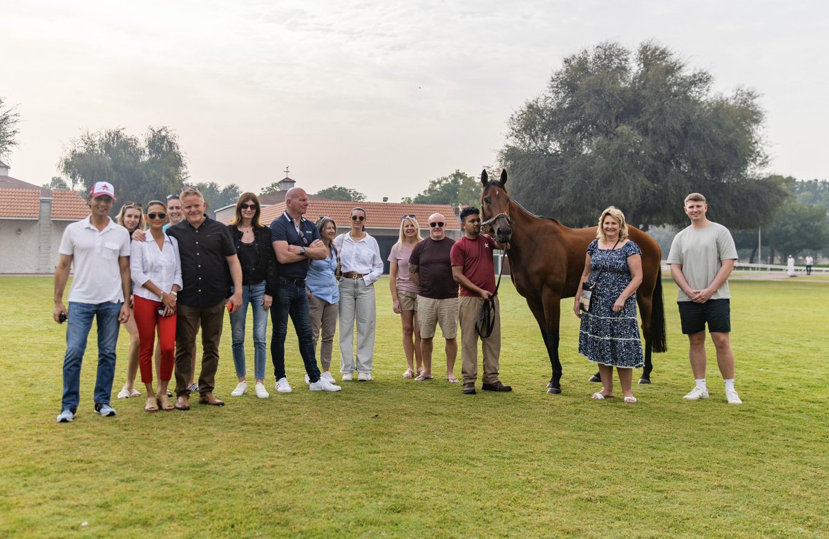 𝑰𝒎𝒑𝒆𝒓𝒊𝒂𝒍 𝑬𝒎𝒑𝒆𝒓𝒐𝒓 with his excited owners! He will be trained by 2024 Dubai World Cup winning trainer Bhupat Seemar 🇦🇪 An enormously appealing four-year-old son of the super sire Dubawi, Imperial Emperor has demonstrated talent from day one. #DevaRacing