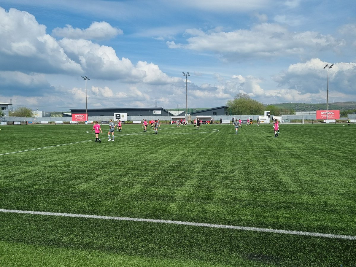 The U16 girls are through to the Lancashire cup final after a hard-fought 3-2 victory against Balshaws High School. The final is next Tuesday against St. Christopher’s, at Darwen FC. Well done, girls 💪