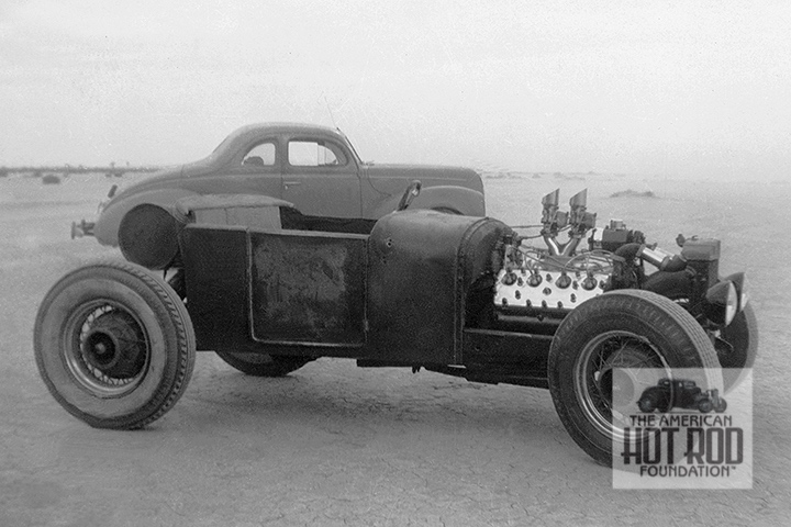 PHOTO OF THE DAY 𝚆𝚎𝚍𝚗𝚎𝚜𝚍𝚊𝚢, 𝙼𝚊𝚢 𝟷, 𝟸𝟶𝟸𝟺 One Dick Megugorac's early rides that was entered as car number 112 at El Mirage on June 2, 1946, that ran as a member of the Low Flyers club. (RWC_075) Read more: ahrf.com/historical-lib…