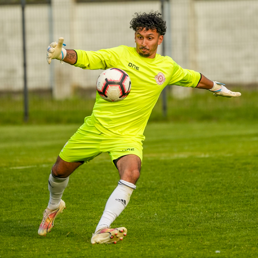 M⚽️| FEATURE Former @GriffinsSoccer goalkeeper Marko Ilich realized a dream in February, inking a pro deal to play in Serbia with FK 1. Maj Ruma. Despite enduring racist taunts from opposing fans, he's learning from the experience. #GriffNation STORY➡️macewangriffins.ca/sports/msoc/20…