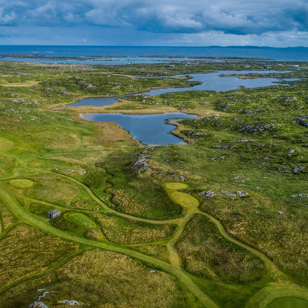 ⛳️ Calling all golf enthusiasts! If you're looking for a stunning course to spend a day on, look no further than Connemara Golf Links. Book your round now and experience golfing at its finest!' 🏌️‍♂️ Book here ow.ly/5T1O50RqKpK 🏌️‍♀️ #Golfing #ConnemaraClub #TeeOffWithAView