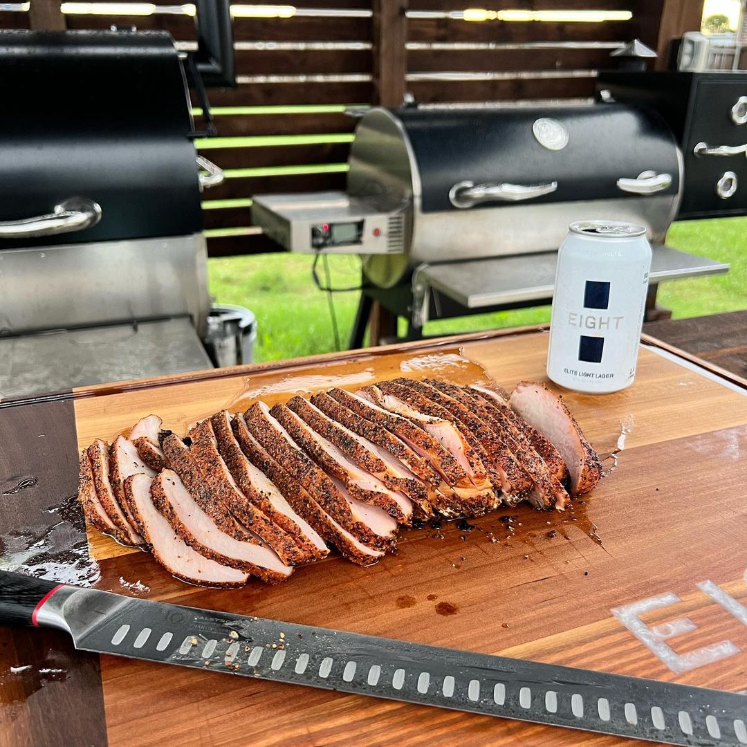 It's officially brew & BBQ season! 🍺 🔥 🍖 Our light beer is loaded with flavor and light on calories, so it's perfect as a marinade and to sip while you grill. 📷 credit: instagram.com/txbrewandbarbe… #NationalBarbecueMonth #LightBeerMadeRight #NeverSettle