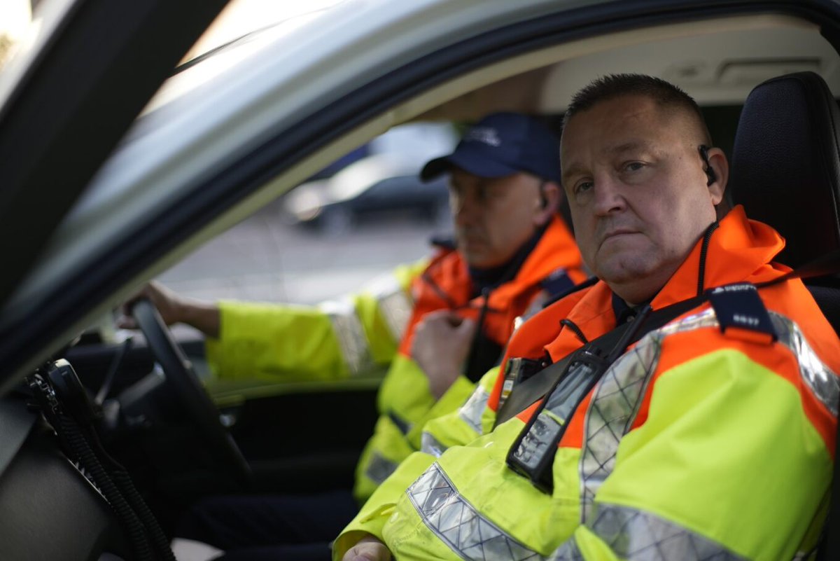 There is only one hour to go until the brand-new series of #TheMotorway on @channel5_tv. In tonight's episode, Sharon and Tony deal with a runaway wheel on the M65, while Mickey and Lee are dispatched to a collision on the wet surface of the M42. @wearefearlesstv