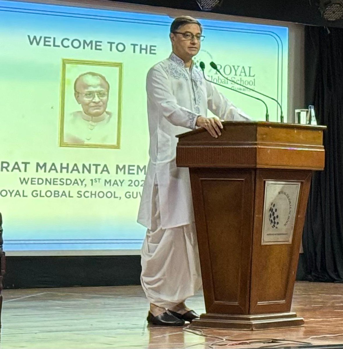 Impressed by the very valuable researched speech of @sanjeevsanyal at the Sarat Mahanta Memorial Lecture. There are some controversy in some contexts, but there is no doubt about his reachers. Thanks to Sarat Mahanta Foundation.