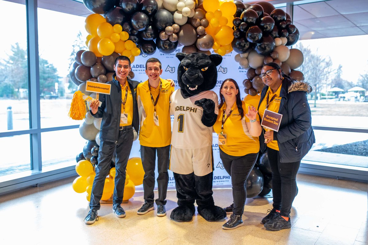 AdelphiU's tweet image. We can’t wait to welcome in the Class of 2028! Have you been #AdelphiAccepted? #NationalDecisionDay #Adelphi2028
