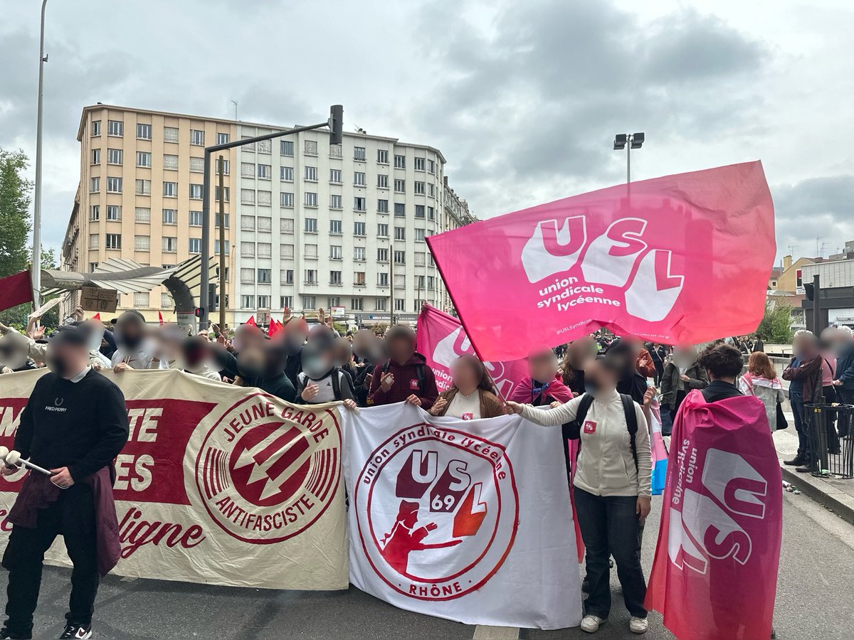 Nous sommes 200 000 à manifester contre le projet délétère de Macron en ce #1erMai ! Dans les cortèges, la question palestinienne et celle de l’extrême droite reviennent. Elles sont indissociables au mouvement ouvrier.

Pour les travailleurs·euses, #Gaza, et contre les fachos !