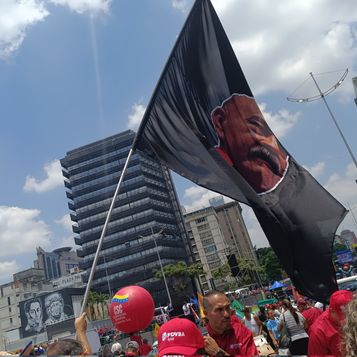 💪🏻|| La Clase Obrera del Metro de Caracas, comprometida con la Revolución, decimos presente en respaldo incondicional y absoluto, a nuestro pdte Obrero Nicolás Maduro, en la conmemoración del Día Internacional del Trabajador 🚇🛠️