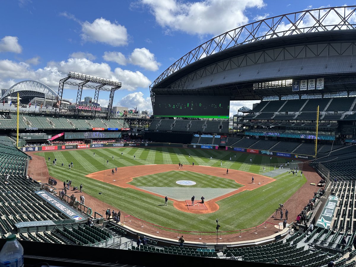 Roof open as the Mariners go for the sweep. Beautiful day!