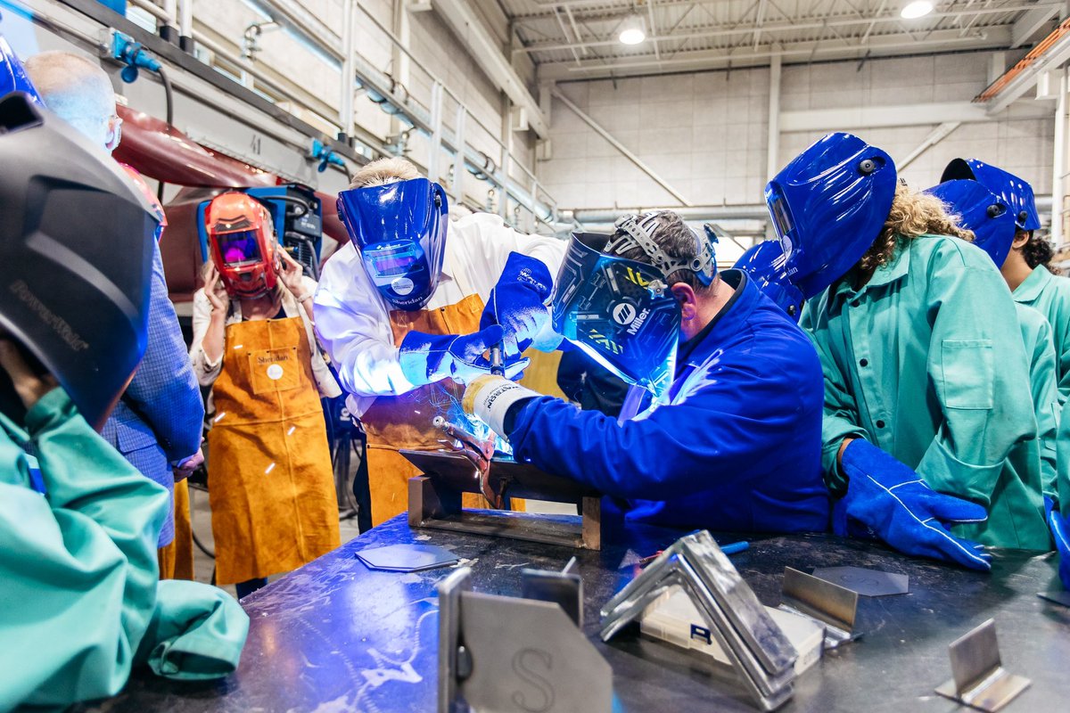 Ontario is fortunate to have the best skilled trades workers in the world!   This National Skilled Trades Day, let’s celebrate the men and women who work hard to build Ontario.