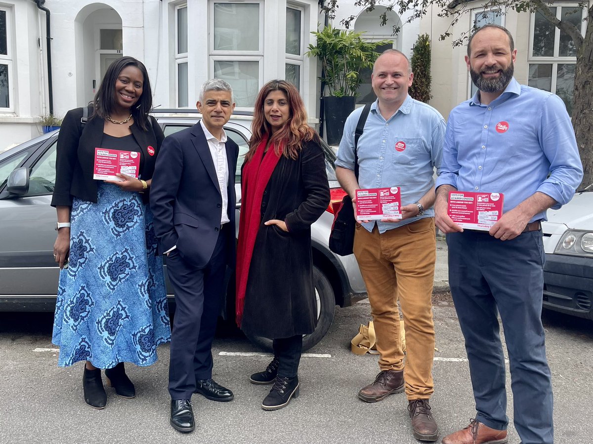 @SadiqKhan in St Giles, Peckham this evening. Vote tomorrow for: 🗳️1300 more police officers 🗳️an end to rough sleeping 🗳️world leading climate action The Tory Mayoral candidate wants to end free school meals, raise TfL fares and destroy our unity. Say NO and Vote Labour🌹