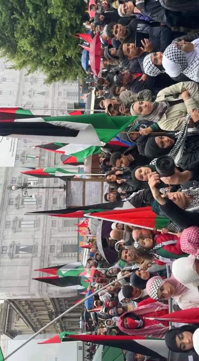 🔴بالصور | مظاهرة ضخمة في مدينة #ميلانو الايطالية🇮🇹 نصرة لغزة و تنديدا بالعدوان الصـ @ ــــيو ني المتواصل