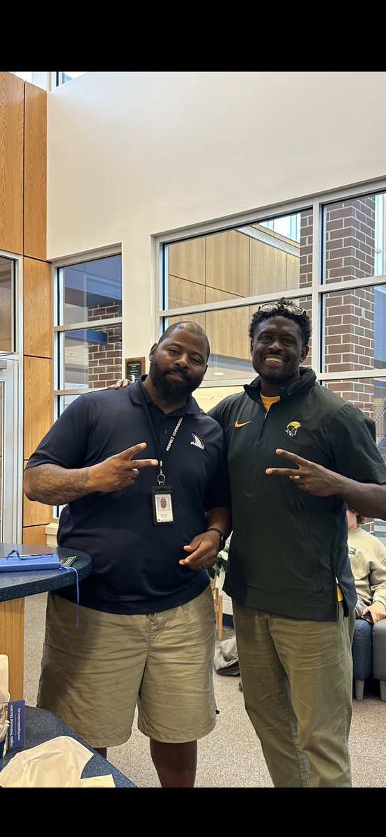 Thank you @ColganFootball Ran into AD/@Norfolkstate Alum @DSA_Staples 📚🏈🏖️  #WhyNotNSU #OwnVA 🔰 Behold…💚💛