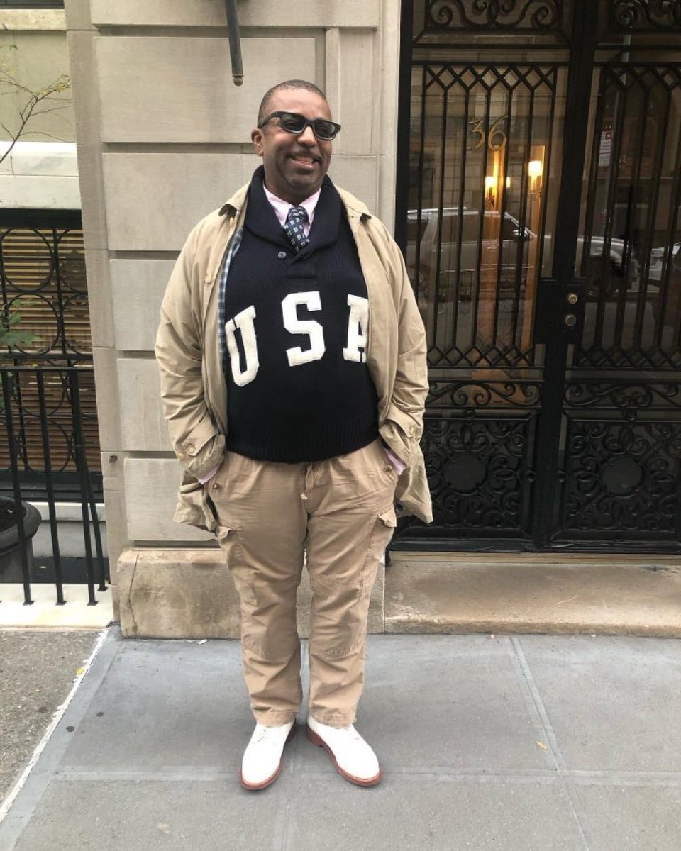 2euce5evah's tweet photo. Lo-Head, Sneaker aficionado and one of the pioneers of Podcasting. Only Penn I acknowledge is Dallas. #RIPDallasPenn #RIPCombatJack #LoveAndLoyalty #SaLLute https://t.co/eStPHpTYZV
