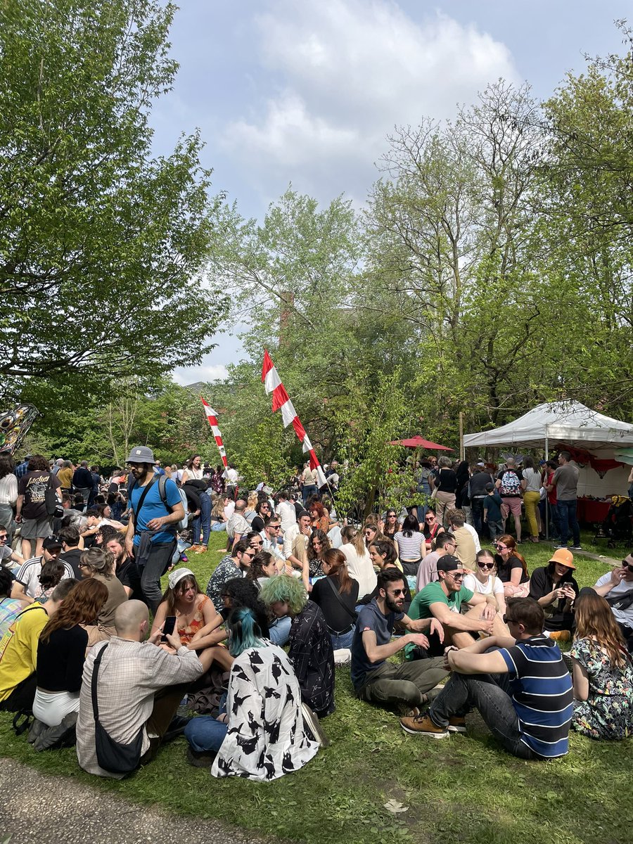 🍜 Sous un grand soleil, nous étions nombreux au rdv de cette très belle édition de la Louche d’Or ! Ce #1erMai, #Wazemmes à #Lille s’est à nouveau transformé en cuisine du monde, pour fêter le partage et la tolérance autour de bonnes soupes et de concerts ! 👏 à @ATTACAFA