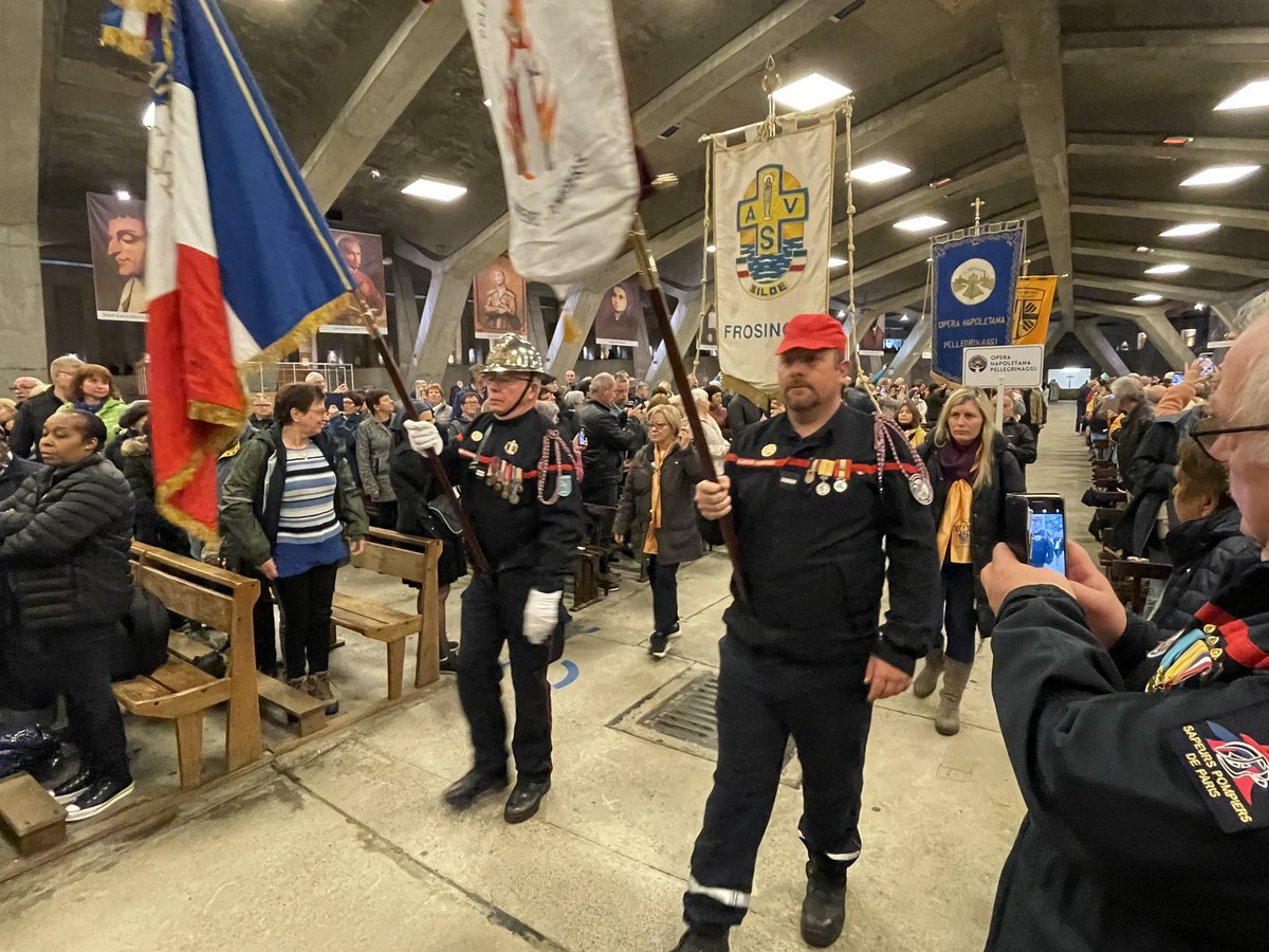 PelePompiers's tweet photo. PISP 2024 - Dernier jour de notre pèlé 2024. Participation à la messe internationale, avant retour dans nos foyers après la bénédiction de nos prêtres 🙏
RDV l’année prochaine ! https://t.co/JgO8jcA4lE