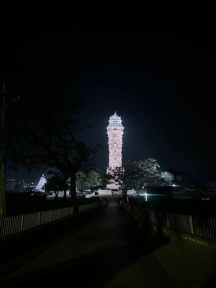 This beauty still stands tall🙌🏻❤️😍
📍Vijay Stambh, Chittorgarh