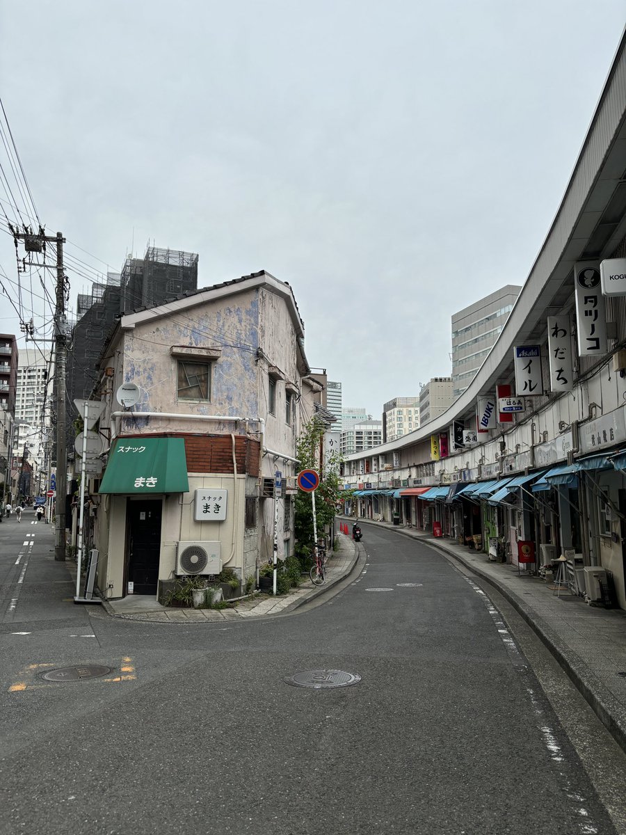 おはようございます☀

関内駅から5分ほど行った所にはまだ
昭和を感じさせる風景があります！

𐦂……ﾃｸﾃｸ