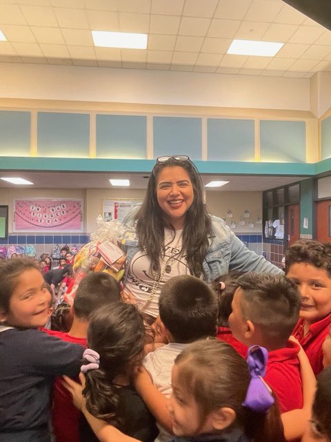 One of our students summed it up by saying, “A great leader doesn’t set out to be a leader, they set out to make a difference.”Thank you to our principal, Mrs. Chavez for making a difference at Westwood! Happy Principal’s Day! 🦁We love you!