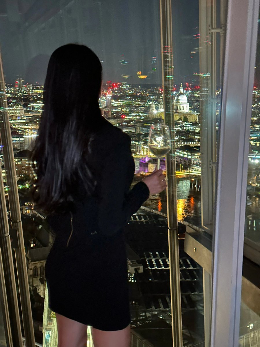 johnxtren's tweet image. Making memories under the city lights 🌃