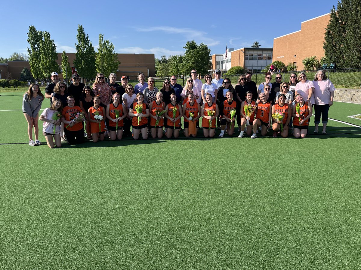 It’s a great day to honor our #Classof2024 girls lacrosse seniors and their parents! @WGGIRLSLAX