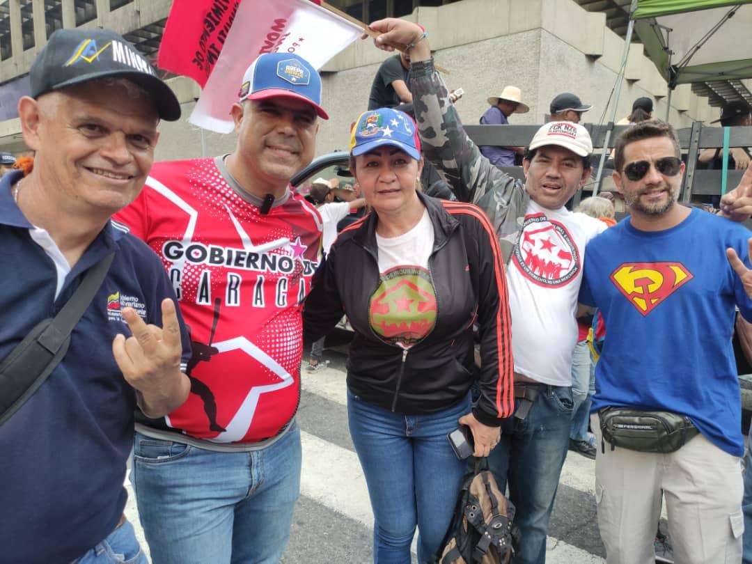 #ChavezVive Con Nuestro Diputado Rigel Nuestro secretario de Gobierno alexander Nebreda Equipo del Movimiento De Inquilinos Hoy Celebrando en esta gran Marcha celebrando el dia del trabajador❤️💪🏻
