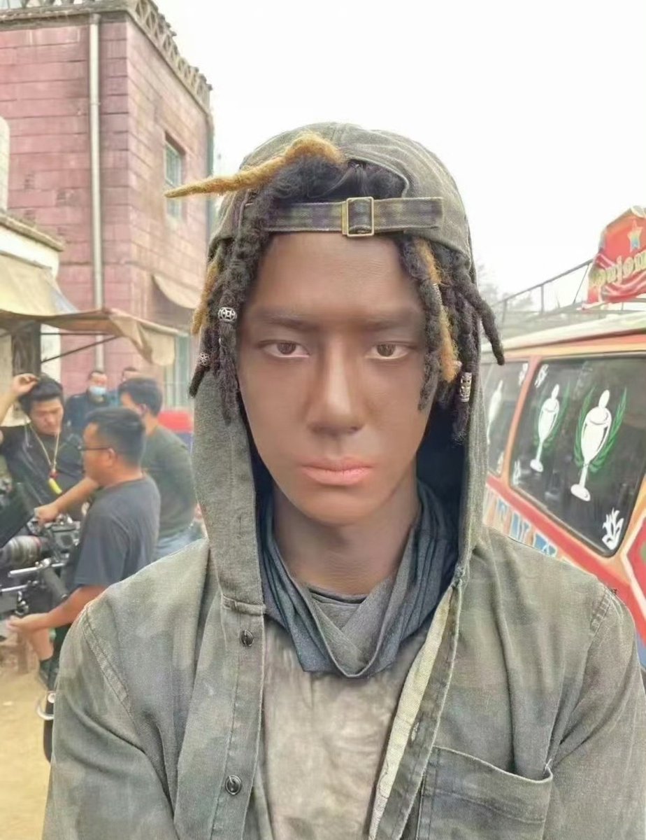 The obvious racism shown by Wang Yibo and the 'Formed Police Unit' team by caricaturing themselves as people of African descent in their film released on May 1,  a thread🧵