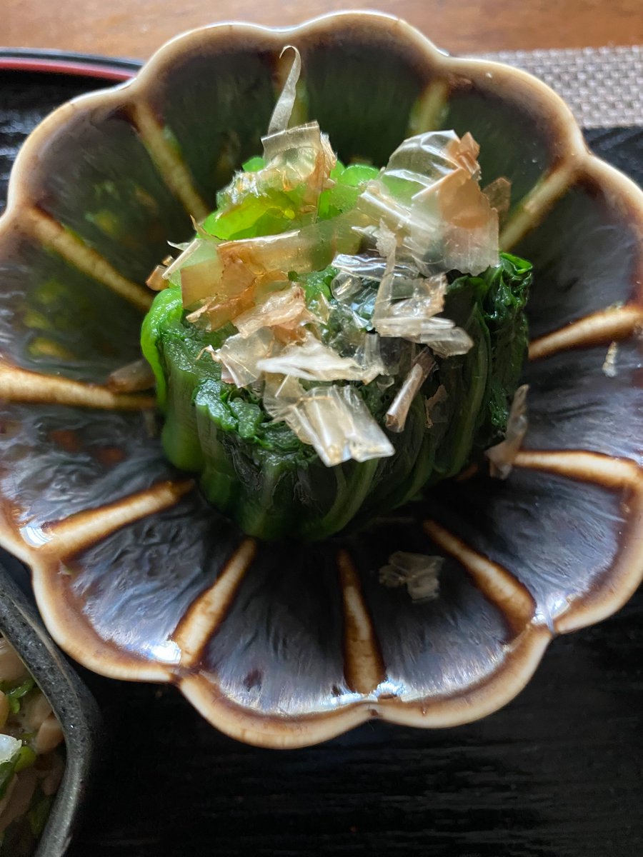 「朝ごはん」

鮪アボカド丼
スナップえんどう茄子ワカメの味噌汁
小松菜のおひたし
もずくスプラウトおろし納豆
自家製浅漬け(大根、白菜)

鮪とアボカドには胡瓜も加えて山葵醤油で和えています

#おうちごはん
#料理好き
#自炊
#和食