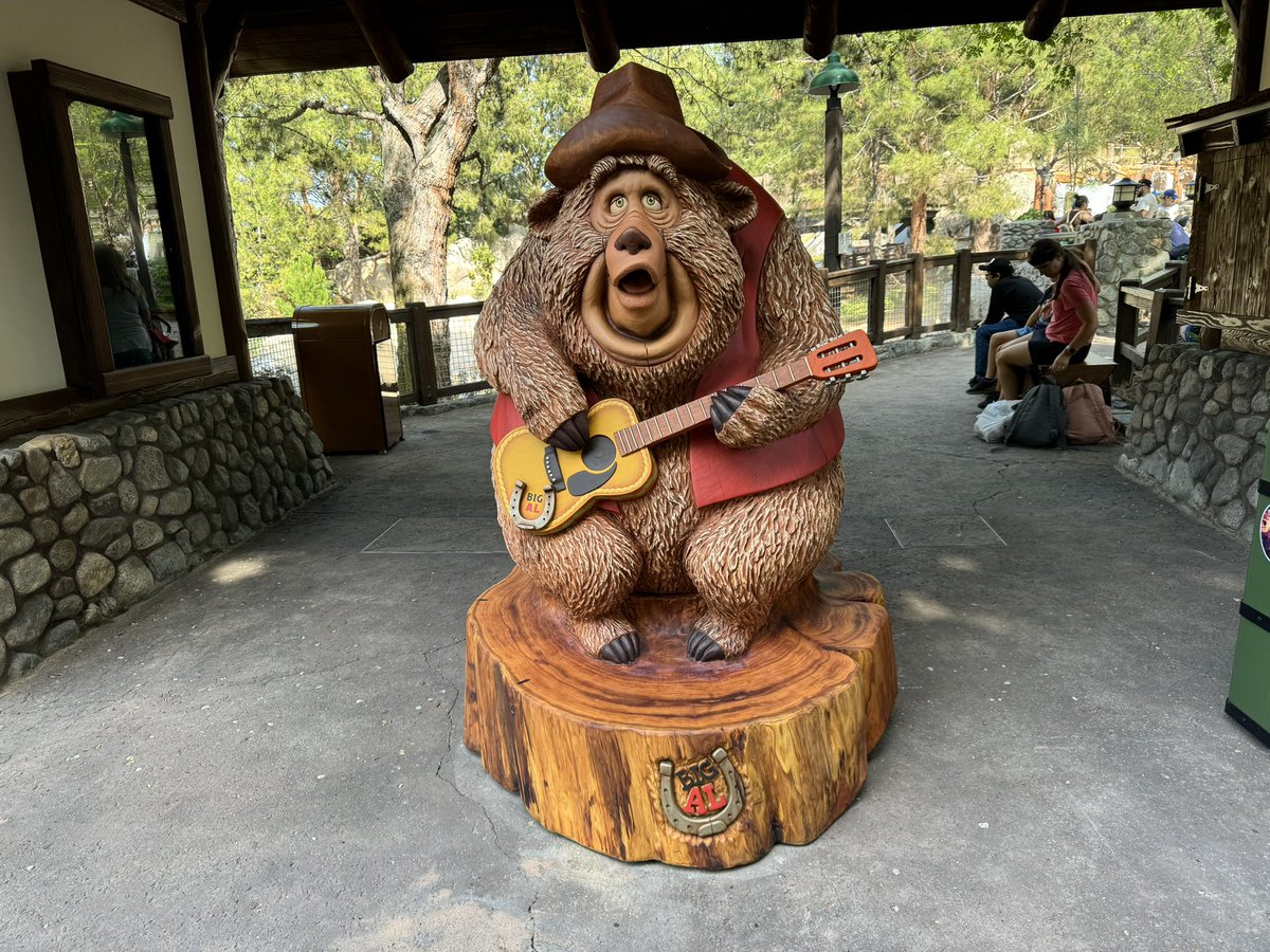 There’s a new gigantic Big Al statue in Grizzly Peak in Disney California Adventure. I’m sorry Michelangelo and Praxiteles, but this is the best statue ever created by humans.