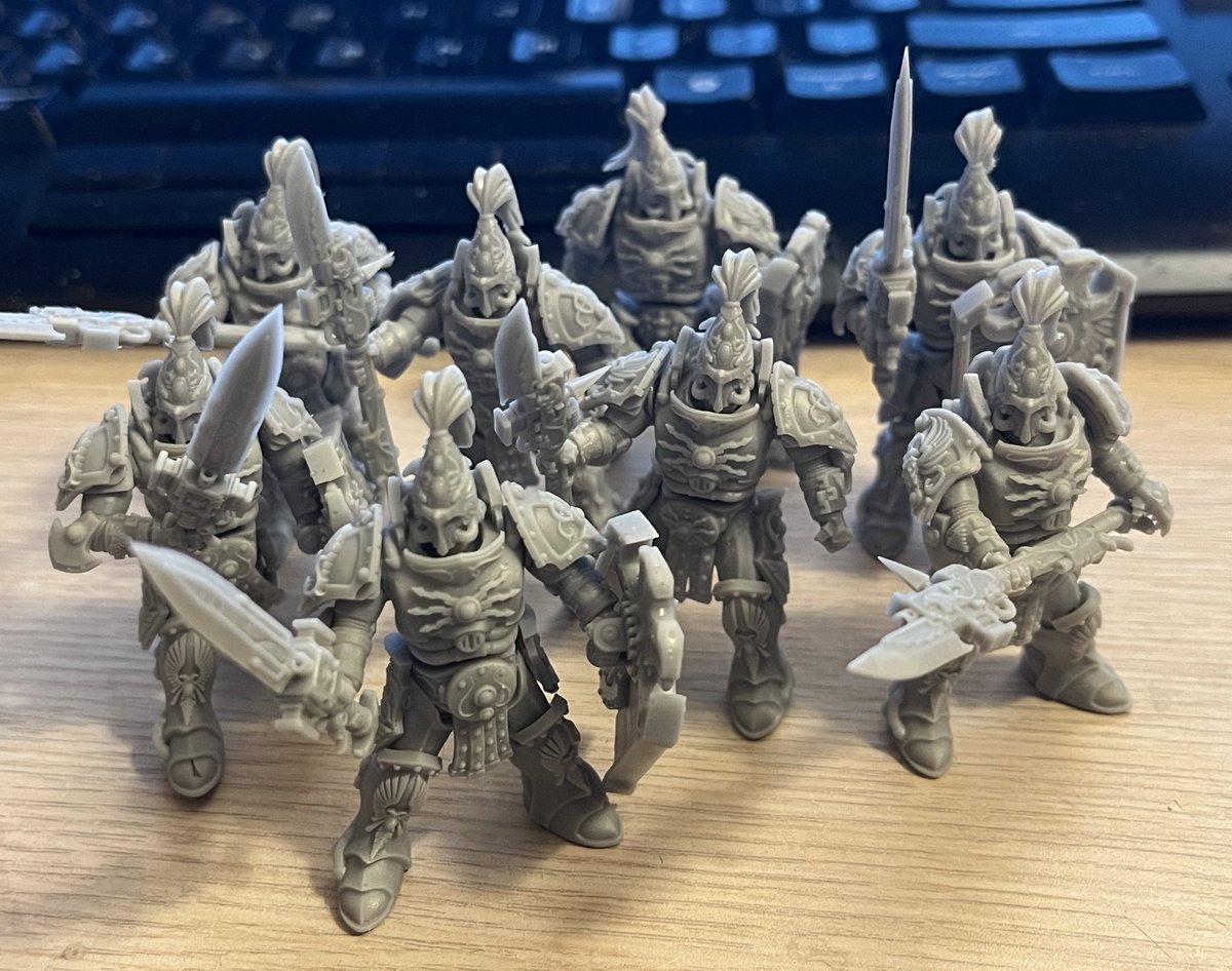 I finally found the time to put together the first squads of Custodes in solidarity with the players whose favorite faction has been dragged through the mud. The prints came out looking solid.

#warhammer40000 #warhammer40k #3Dprinting