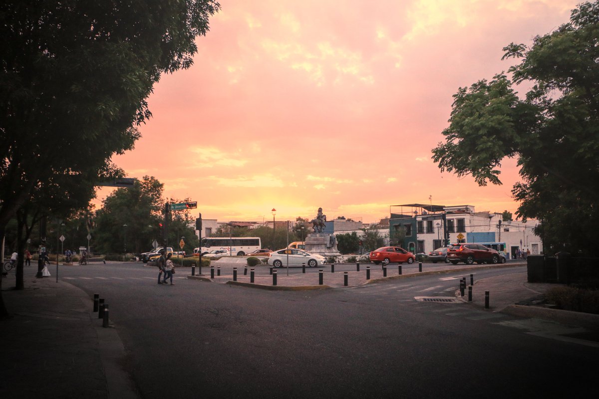 Lugares...
.
.
.
.
.
.
.
.
.
.
#Querétaro #México #mexicoqueretaro #ocasos #momentos #colores #calles #instantes #streetphoto #streetphotography #queretaLOVE #presumeAQro #canon #canonphotography #PhotographyIsArt #photograph #photographers #fotografía #ocasos #atardeceres #FOTOS