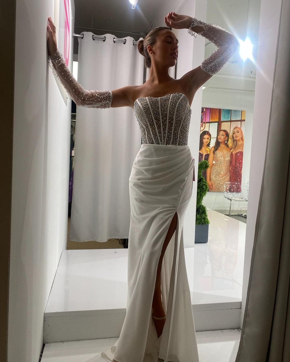✨ s t u n n i n g ✨ #StefaniasBoutique #white #whitedress #corset #stunning #pearls #fun #statement #obsessed #sequins #sparkle #prom #promdress #prom2024 #prom24 #lafemmefashion